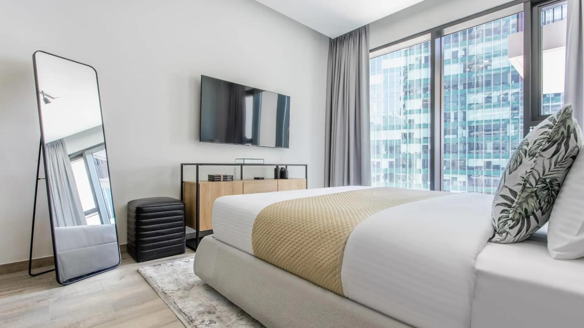 Frank Porter - Ahad Residences Dubai Apartment