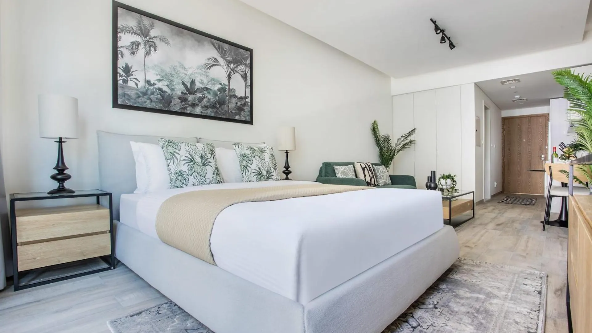 Frank Porter - Ahad Residences Dubai United Arab Emirates